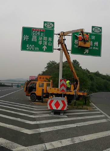 高速交通指示牌廠(chǎng)家、高速標(biāo)志牌價(jià)格、高速路牌廠(chǎng)家首選鄭州億路通標(biāo)牌廠(chǎng)